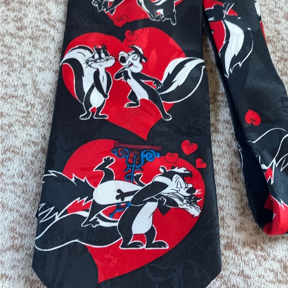 Looney Toons Peppe Le Pew Cartoon Character Tie - Black and Red - Picture 2 of 2